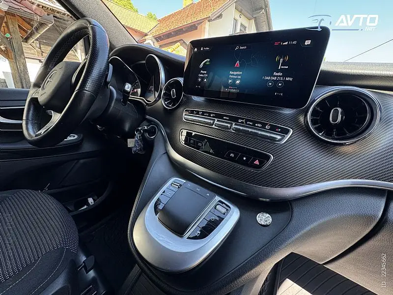 
								Mercedes-Benz V-Razred V250d 4MATIC AMG full									