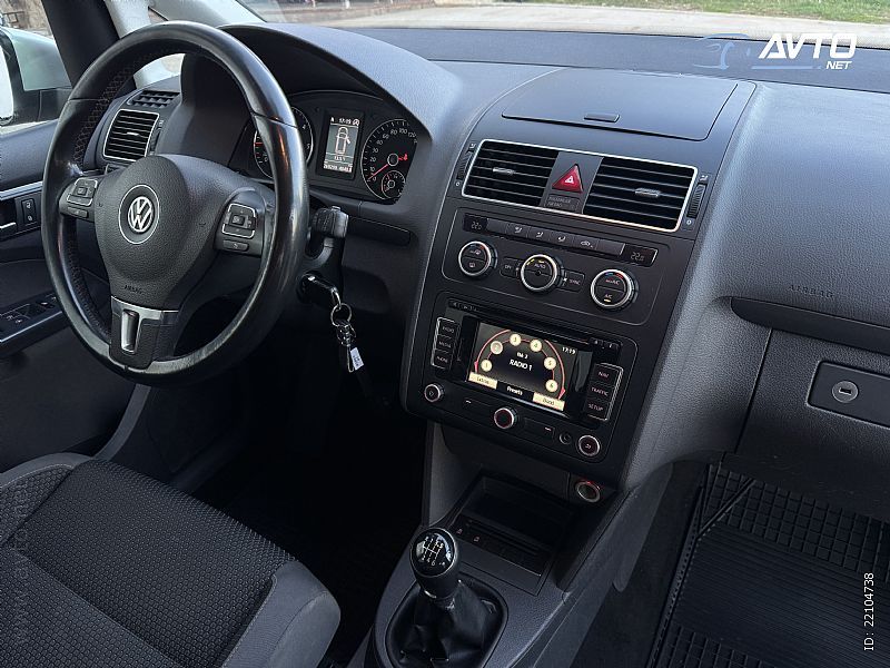 
								Volkswagen Touran 1.6 TDI BlueMotion Comfortline full									