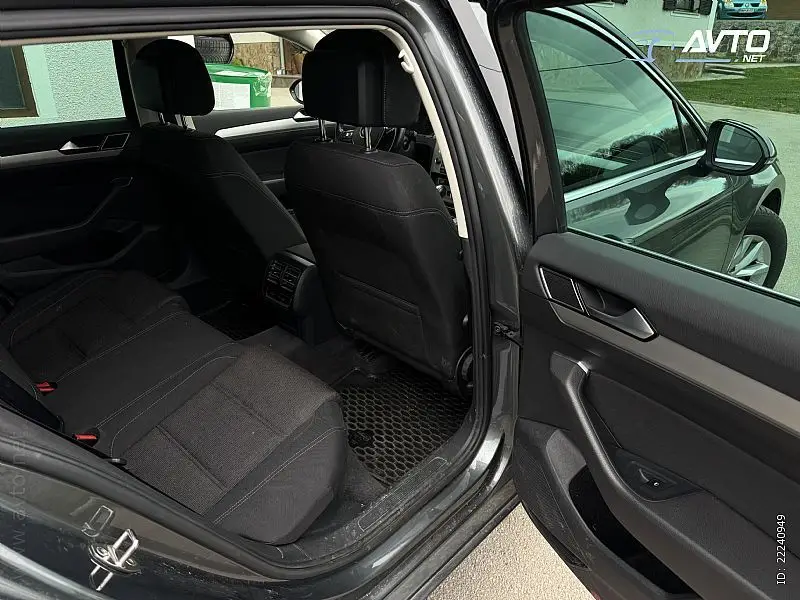 
								Volkswagen Passat Variant 2.0 TDI DIG.ŠTEVEC ACC full									
