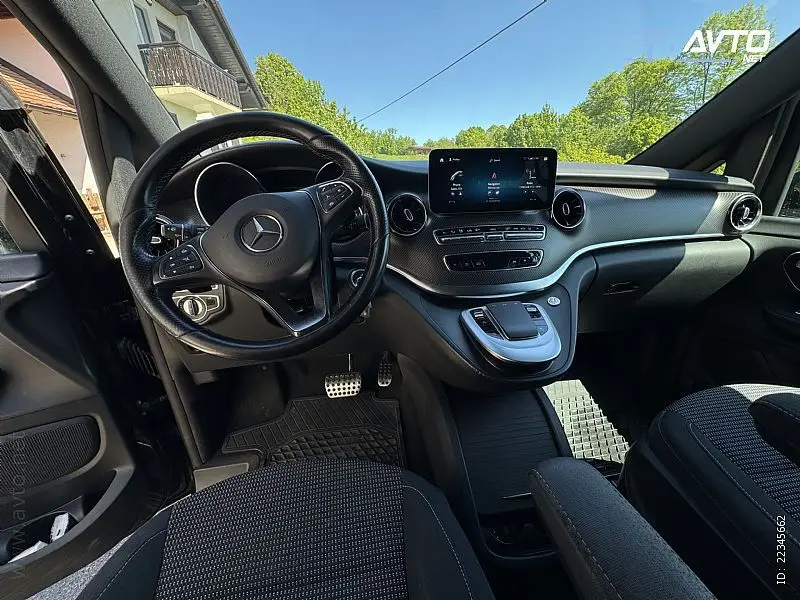 
								Mercedes-Benz V-Razred V250d 4MATIC AMG full									
