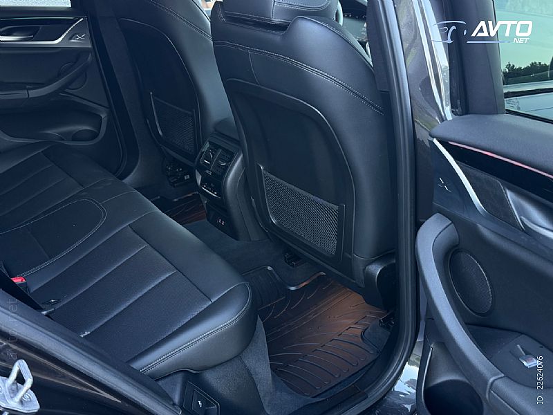 
								BMW serija X4: xDrive 30d M Paket KLJUKA full									